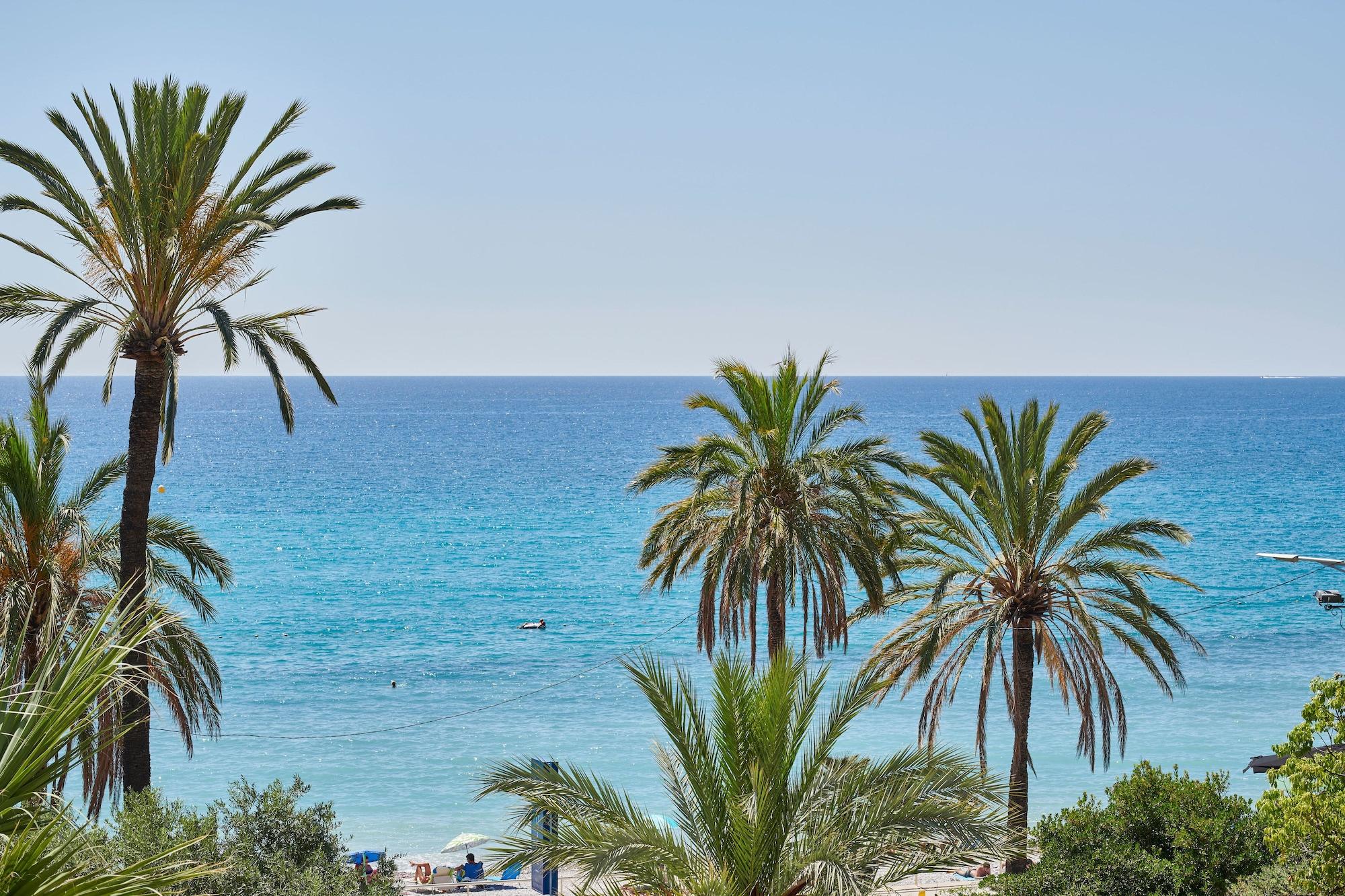 Hotel Vacances Bleues Royal Westminster Menton Bagian luar foto